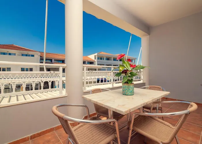 Avouris 2 Bedroom & Apartamento *