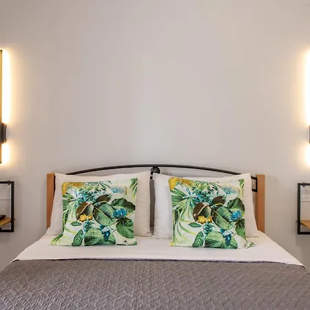 Avouris 2 Bedroom & Apartman Plánosz