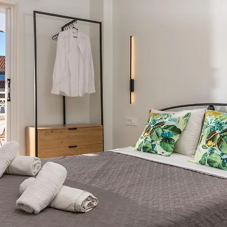 Avouris 2 Bedroom & Apartman *