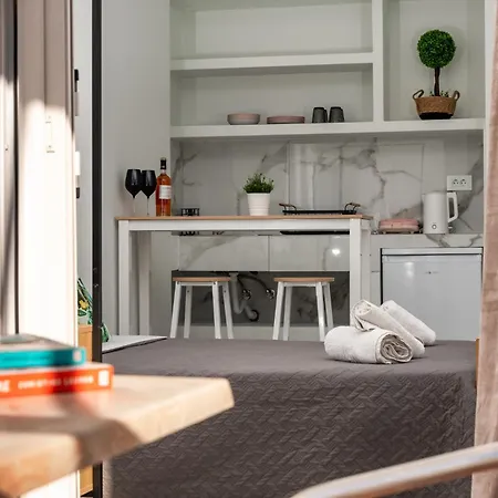 Avouris 2 Bedroom & Apartman