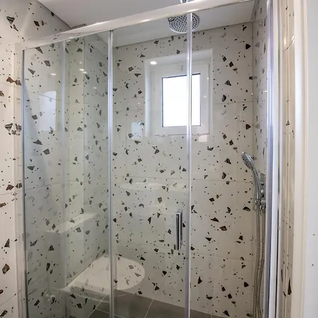 Avouris 2 Bedroom & Apartamento